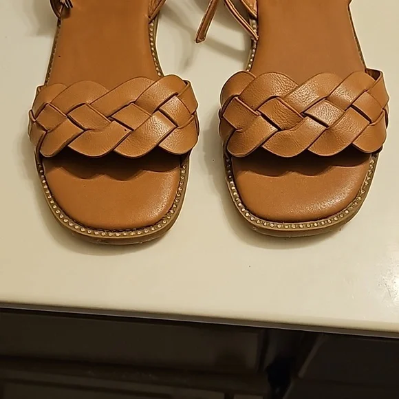 Brown sandles - Picture 2 of 5